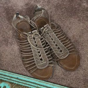 NEW DIRECTIONS lace up sandal